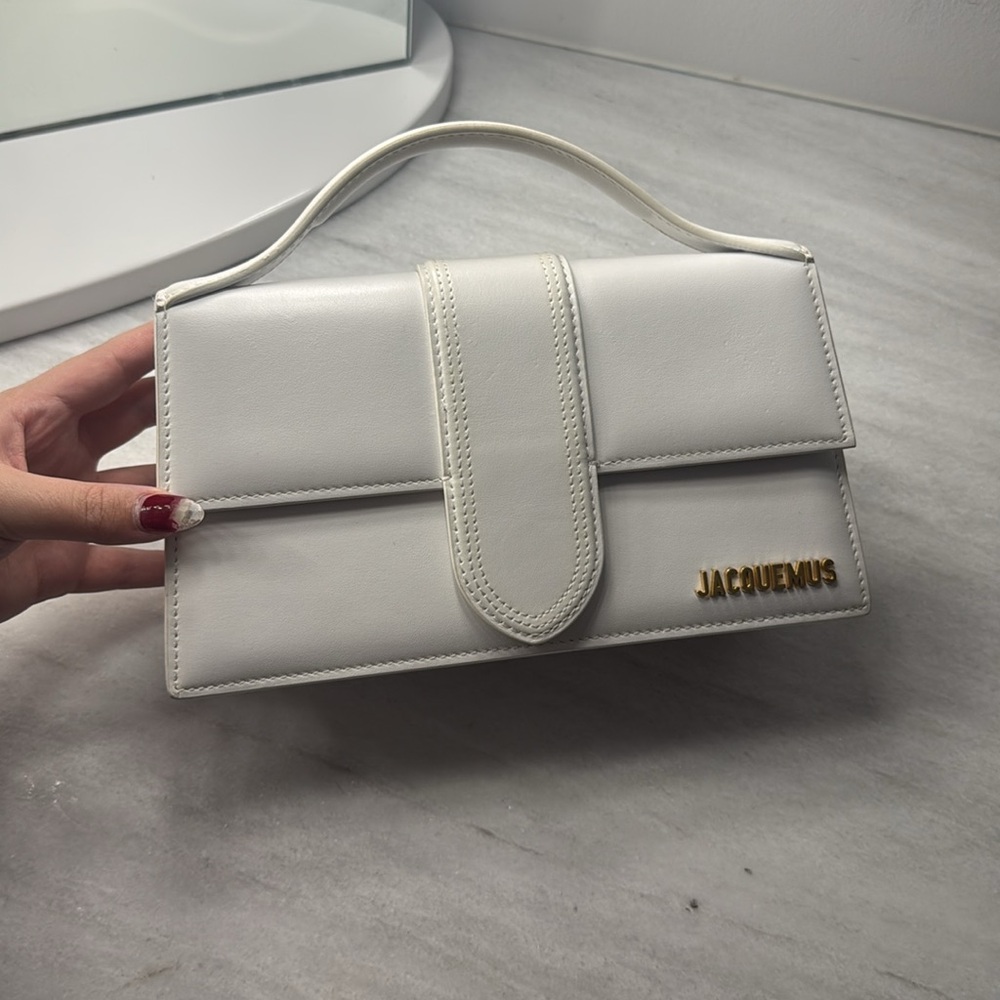 Jacquemus Chic White Bag with Gold Detail - Picture 8 of 16